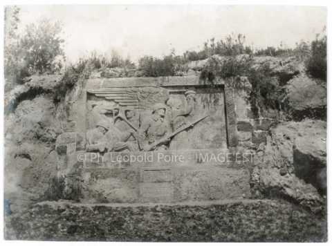 Bas-relief monumental (Pierre-Percée)